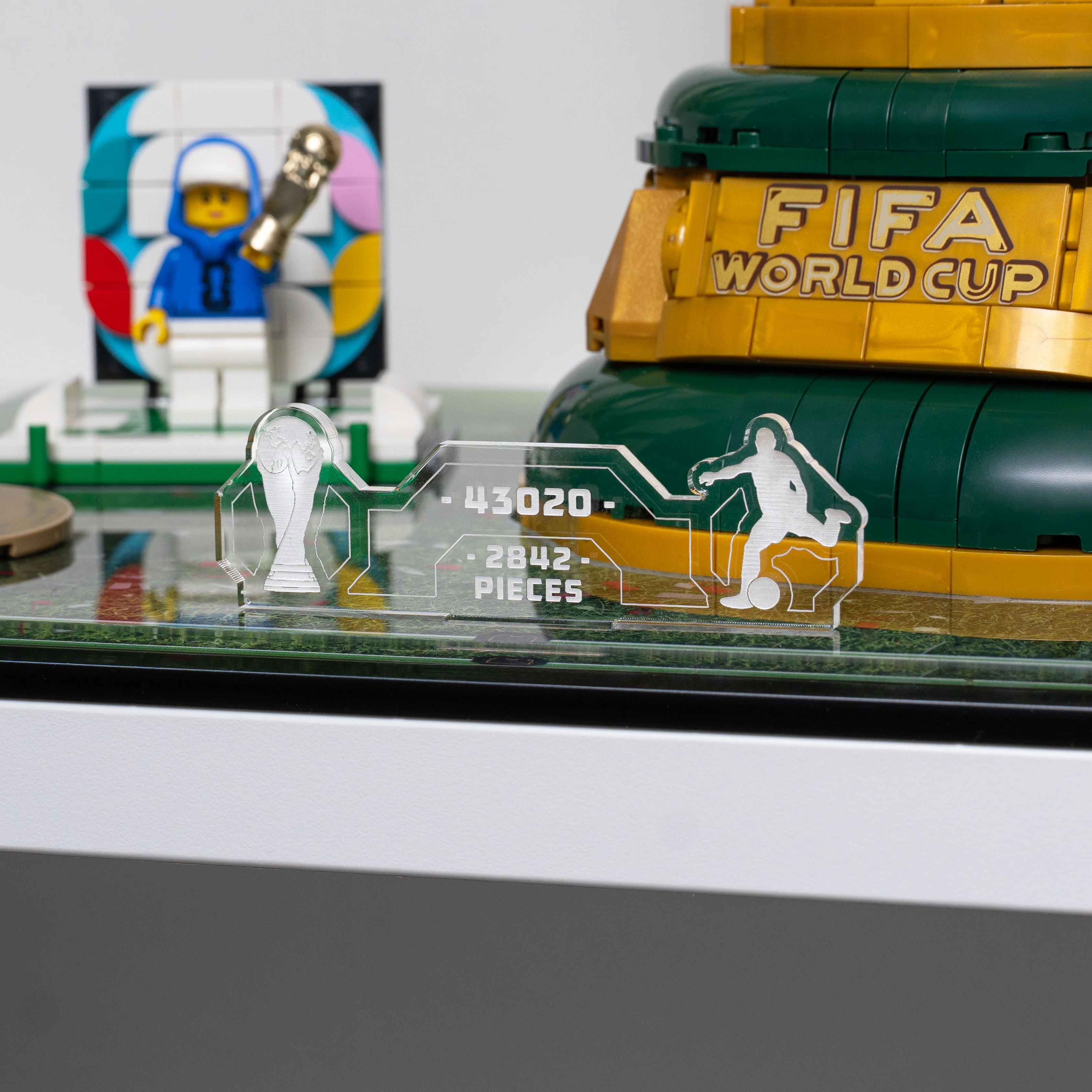 Display Case for LEGO® FIFA World Cup™ Official Trophy (43020) - Image 15