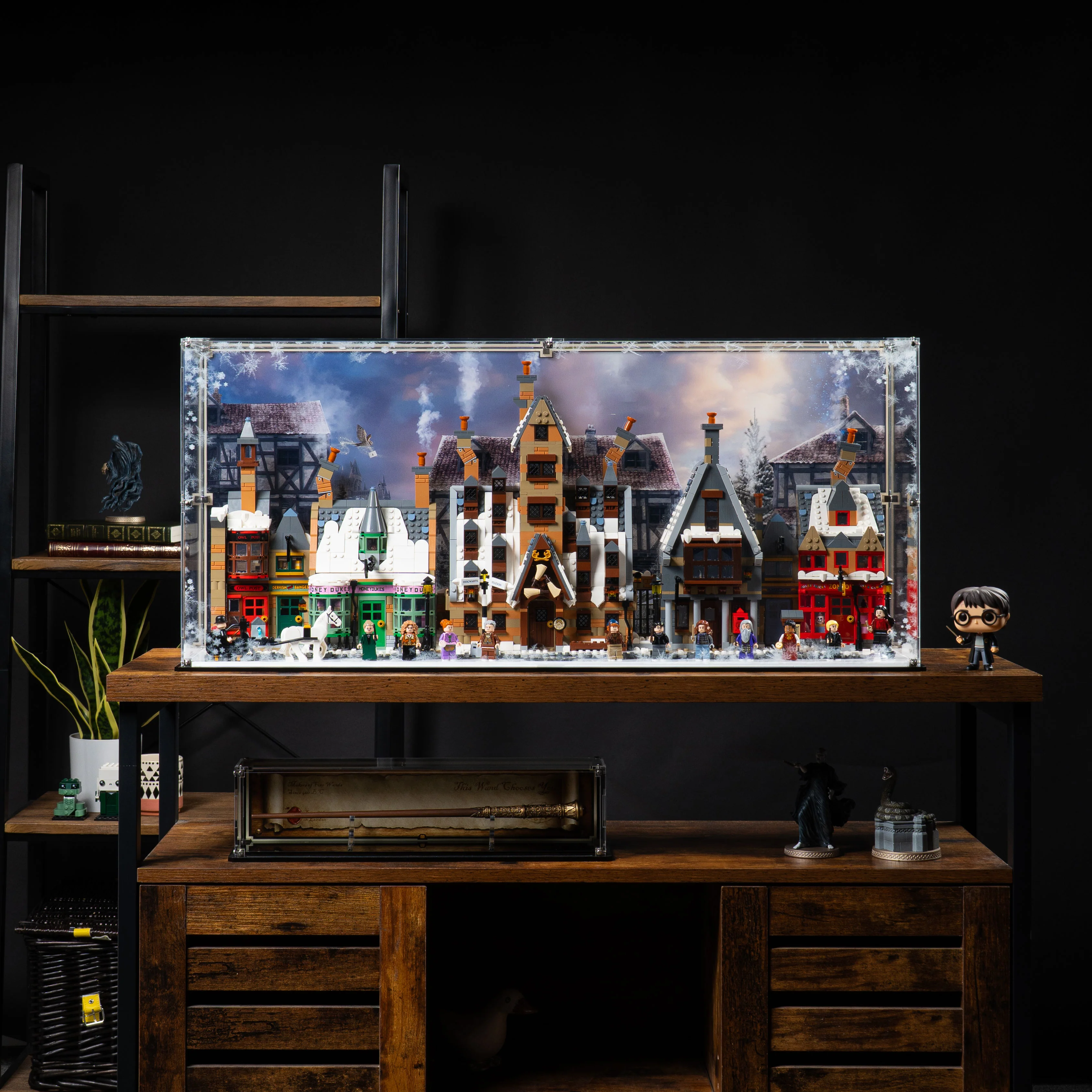 Display Case for LEGO® Harry Potter: Hogsmeade™ Village – Collectors' Edition (76457) - Image 2
