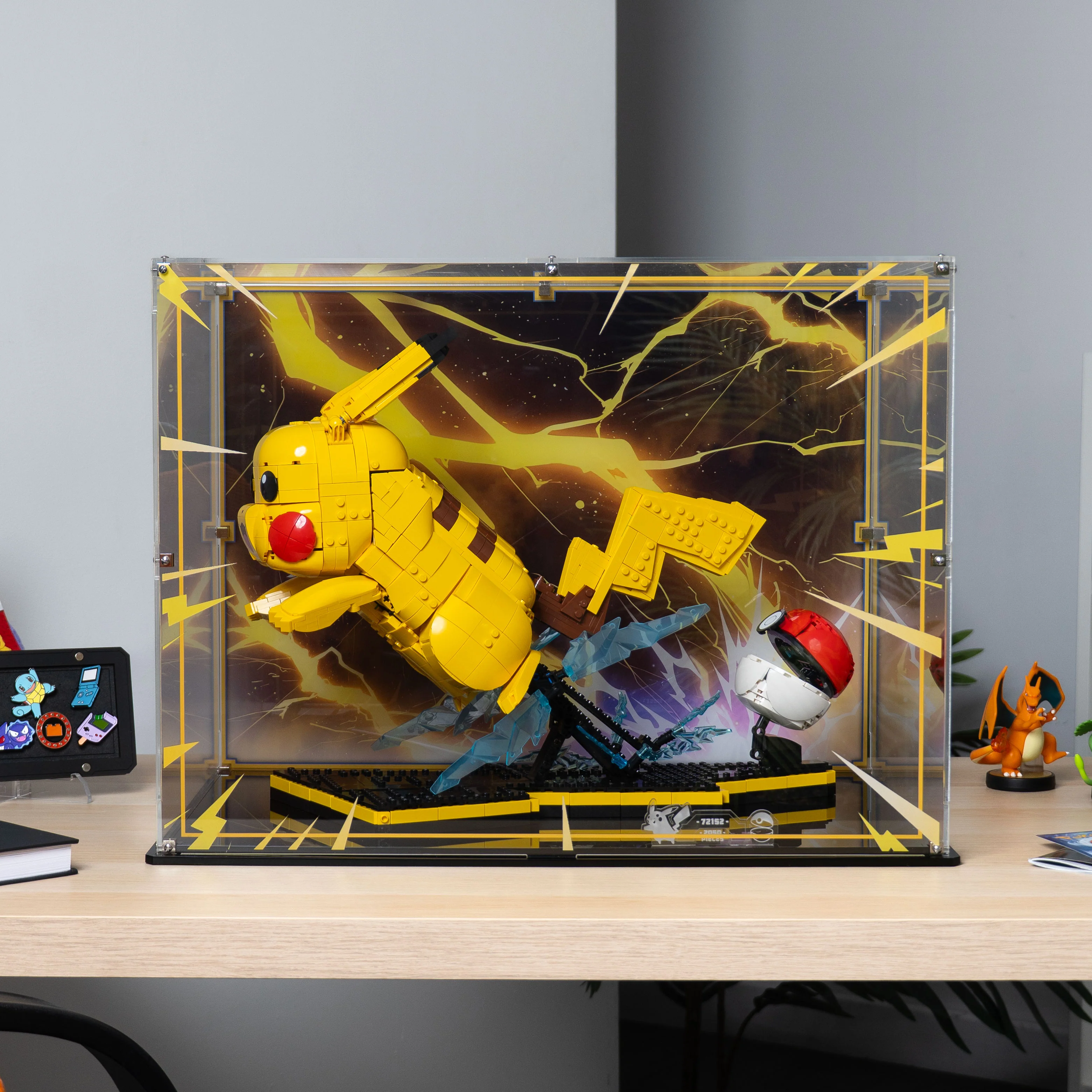 Display Case for LEGO® Pokémon™: Pikachu and Poké Ball (72152) - Image 2