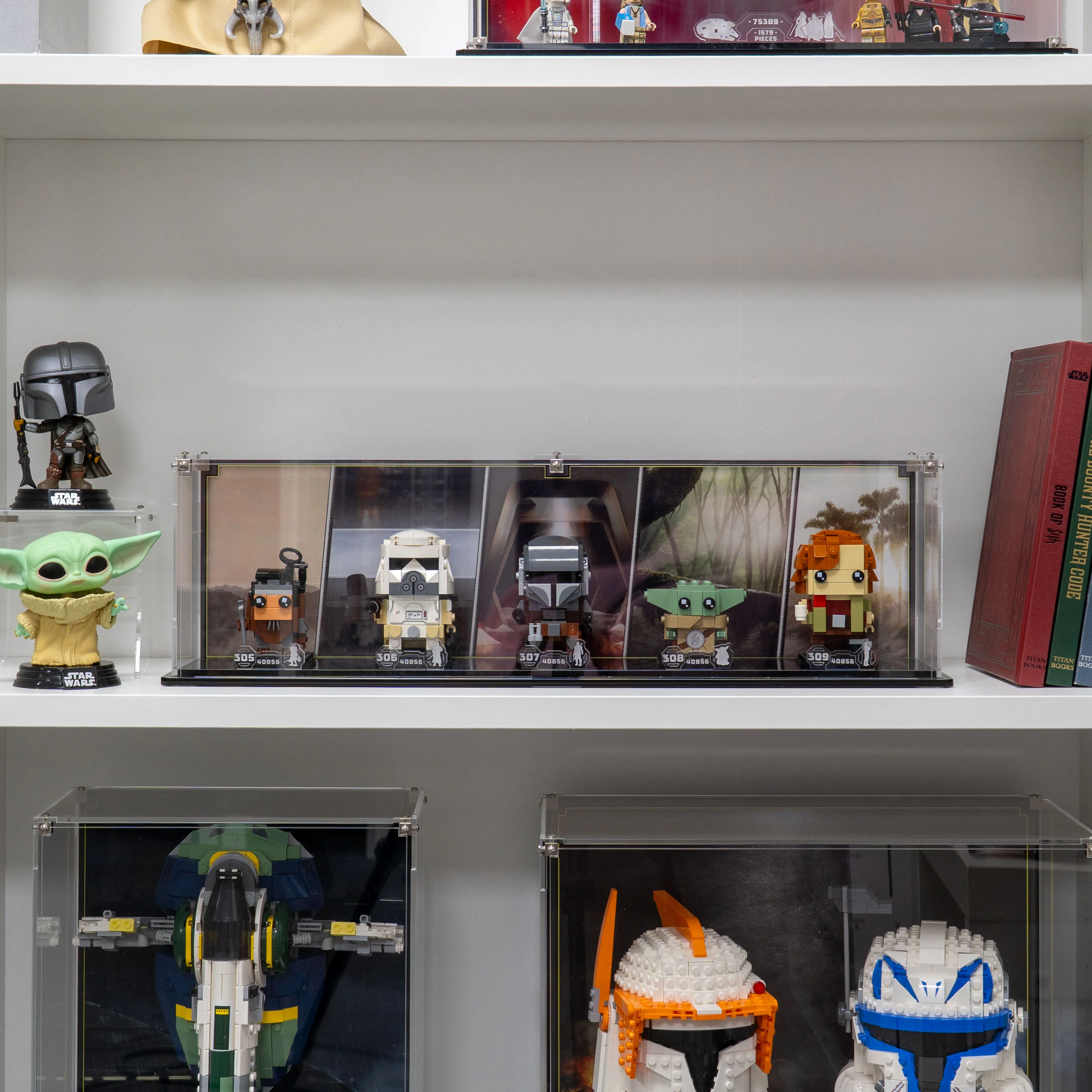 Display Case for LEGO® Star Wars: The Mandalorian and Grogu: Allies & Villains (40856) - Image 2