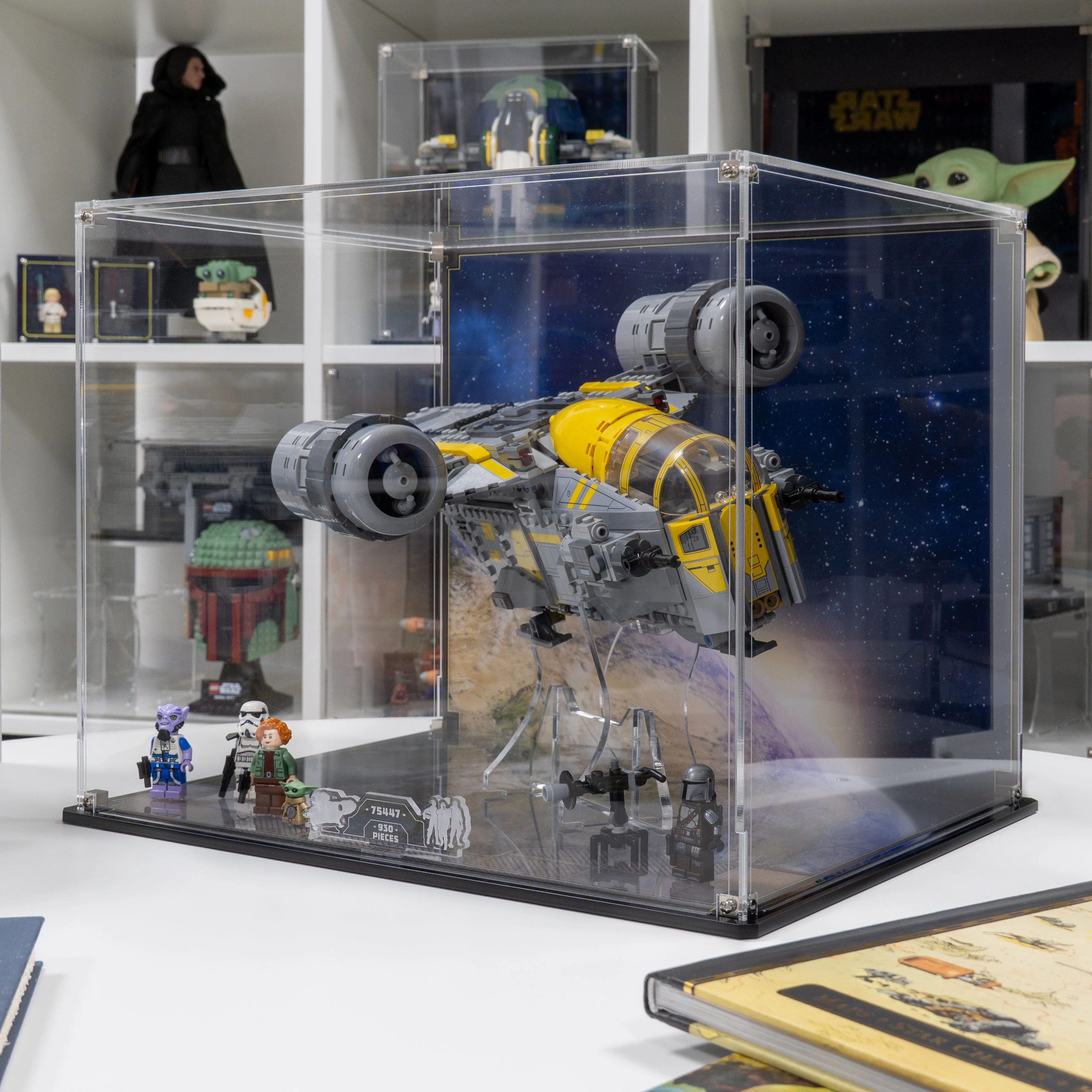 Display Case for LEGO® Star Wars™ The Razor Crest™ (75447) - Image 2