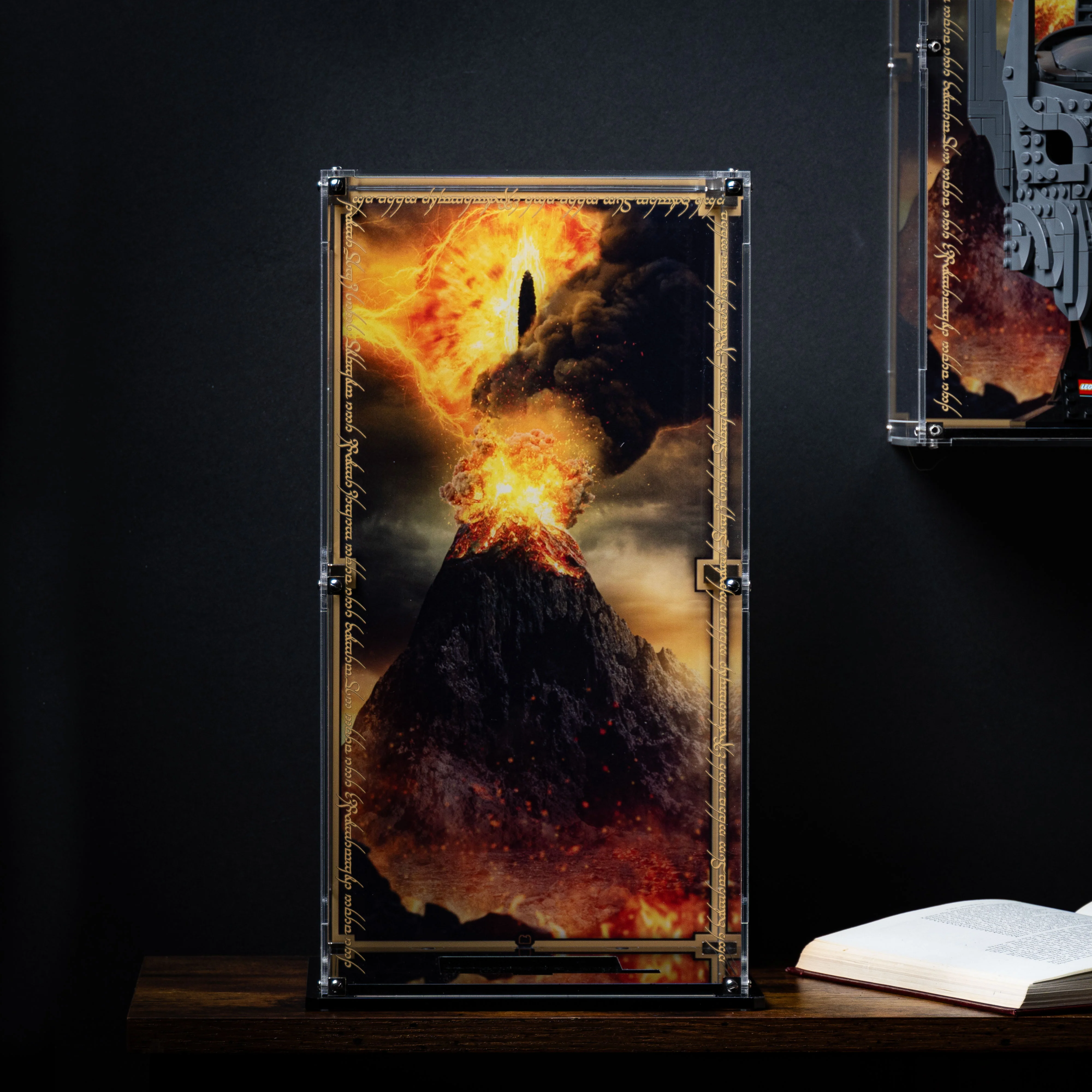 Display Case for LEGO® The Lord of the Rings: Sauron's Helmet (11373) - Image 12