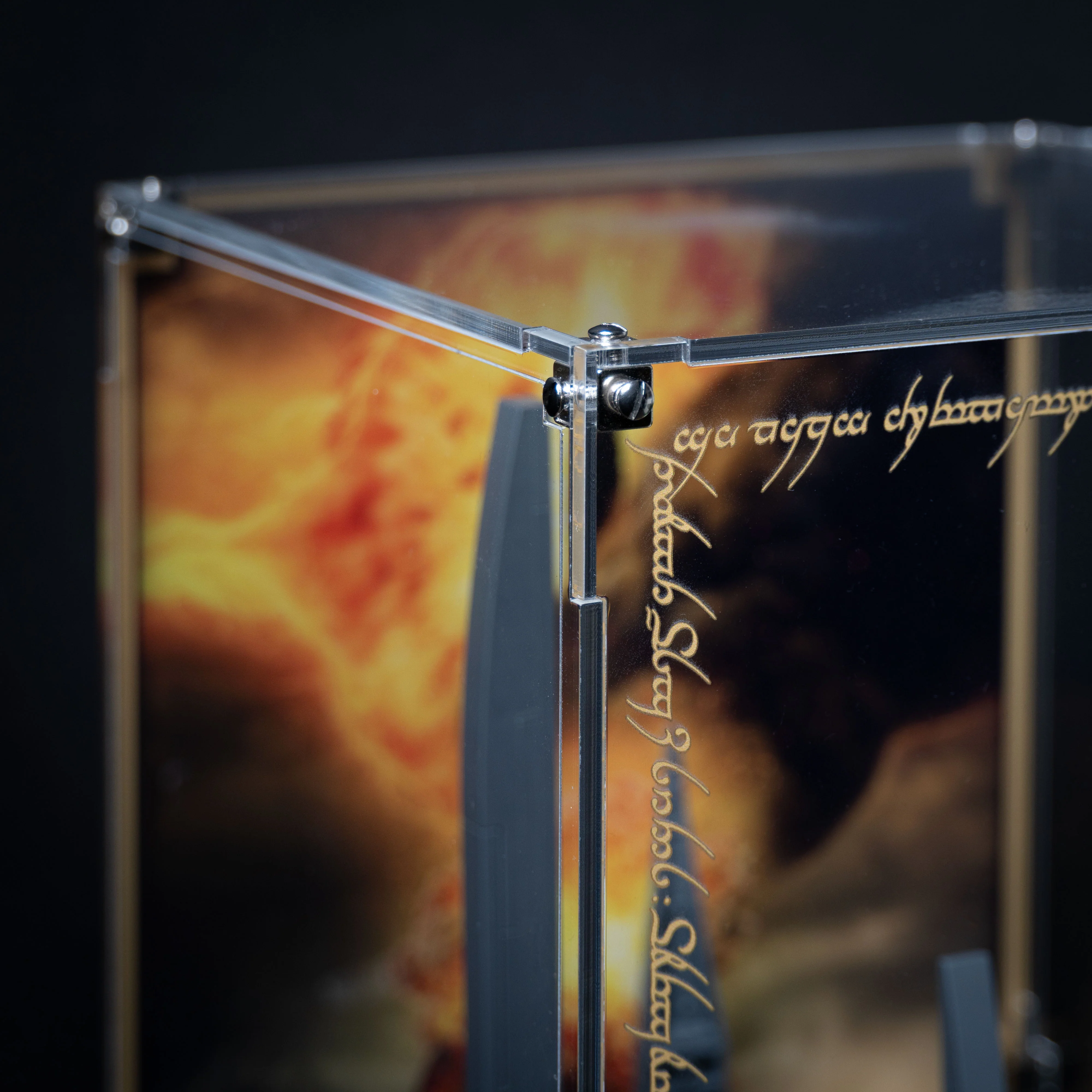 Display Case for LEGO® The Lord of the Rings: Sauron's Helmet (11373) - Image 13