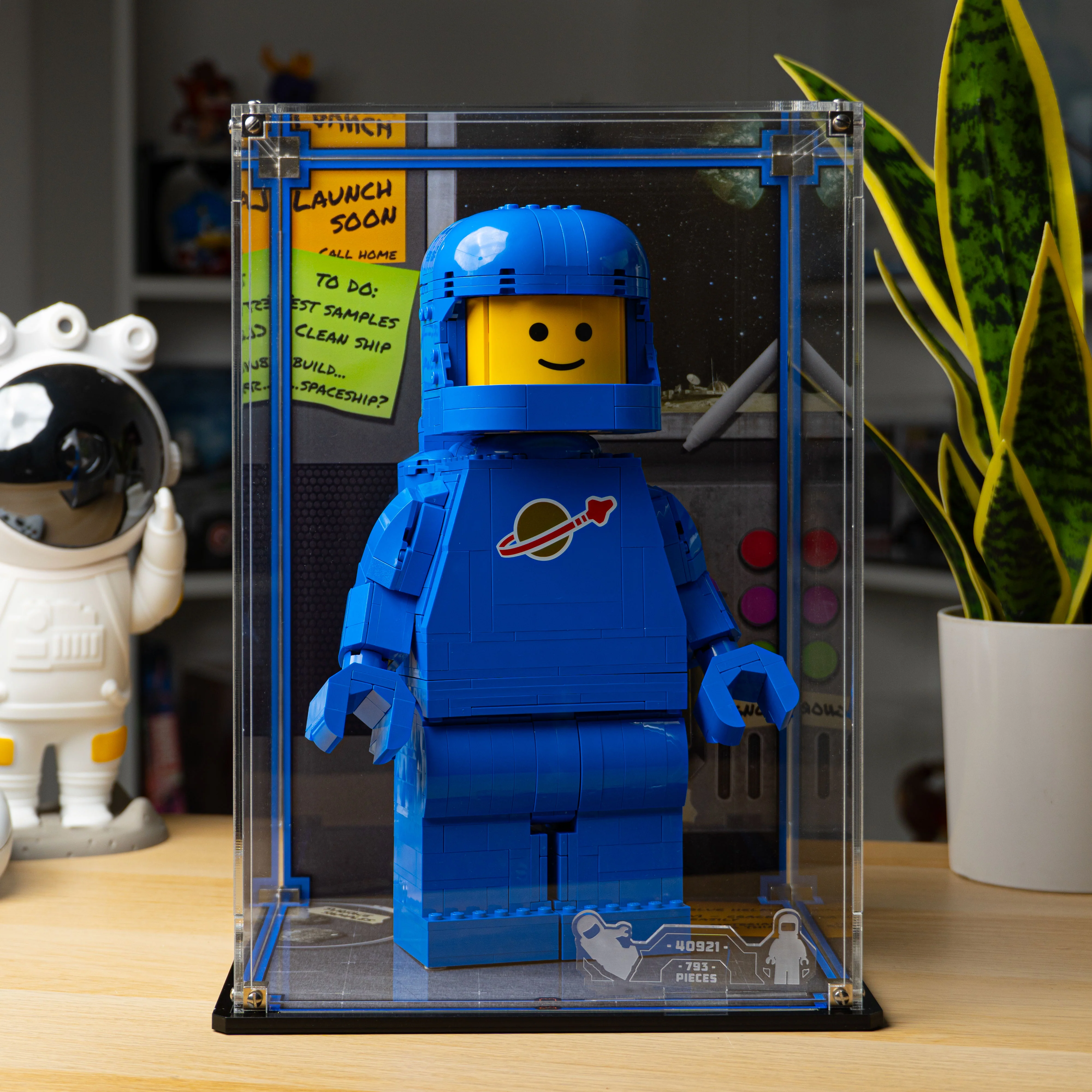 Display Case for LEGO® Up-Scaled Blue Astronaut Minifigure (40921) - Image 2