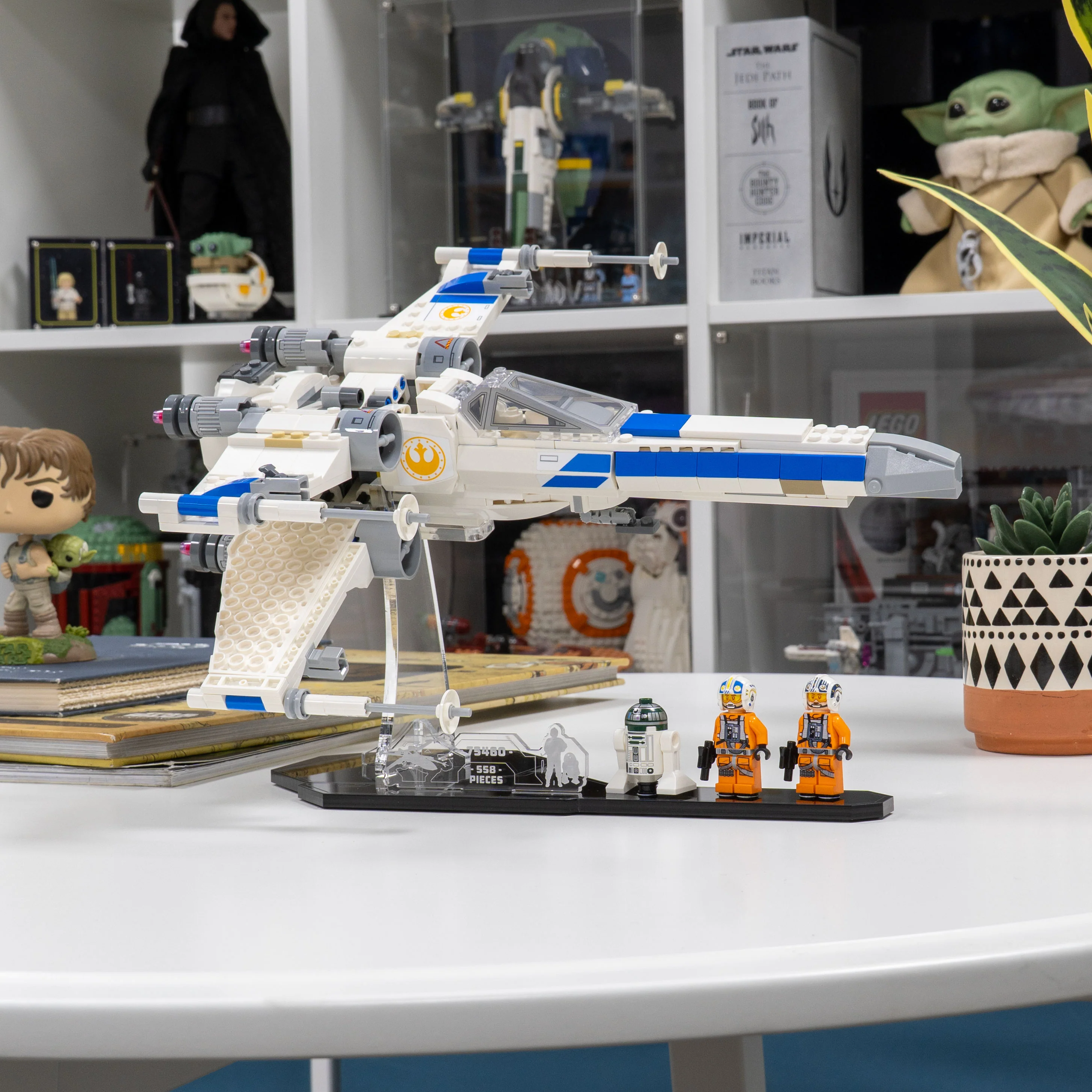 Display Stand for LEGO® Star Wars: New Republic X-Wing Starfighter™ (75460) - Image 2