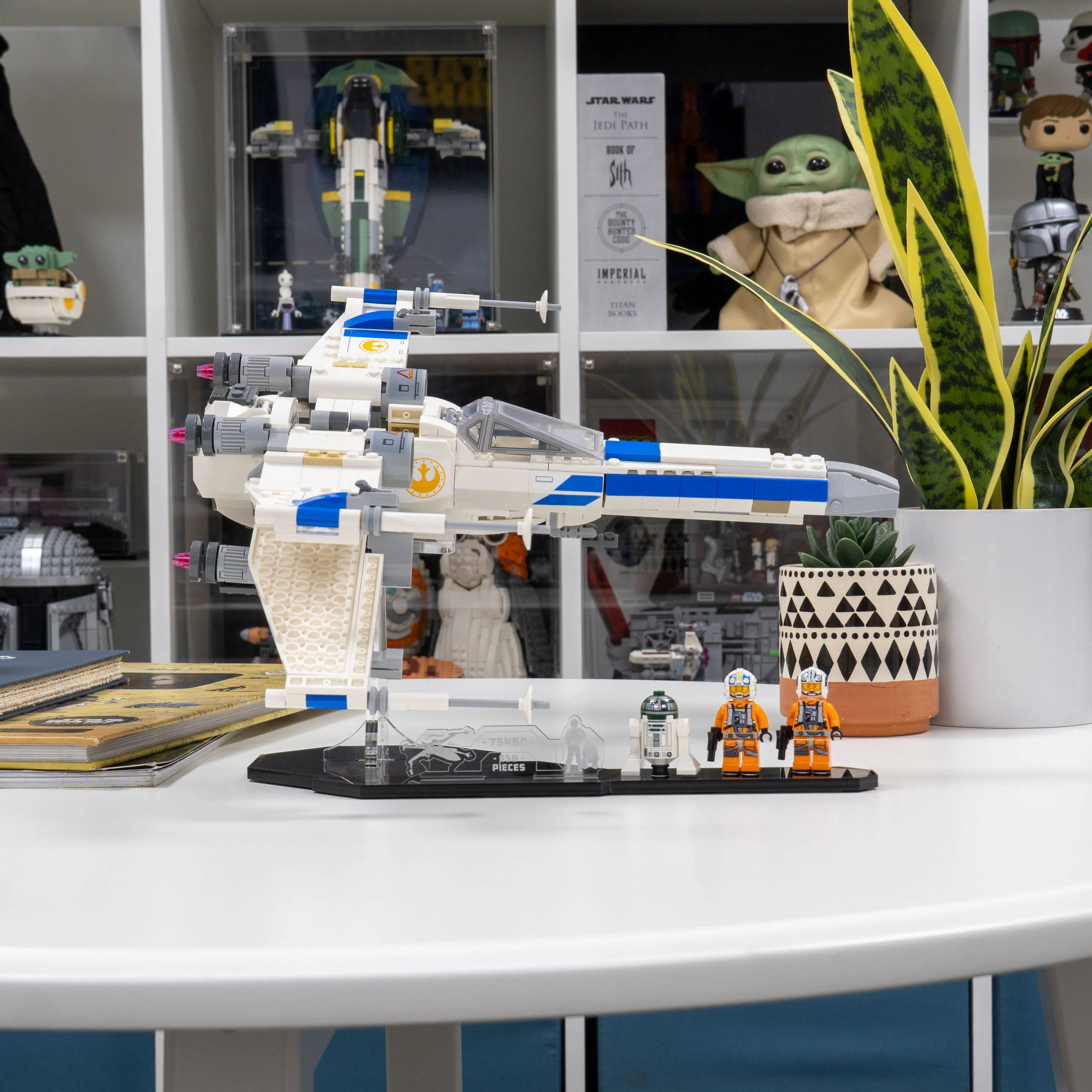 Display Stand for LEGO® Star Wars: New Republic X-Wing Starfighter™ (75460) - Image 7