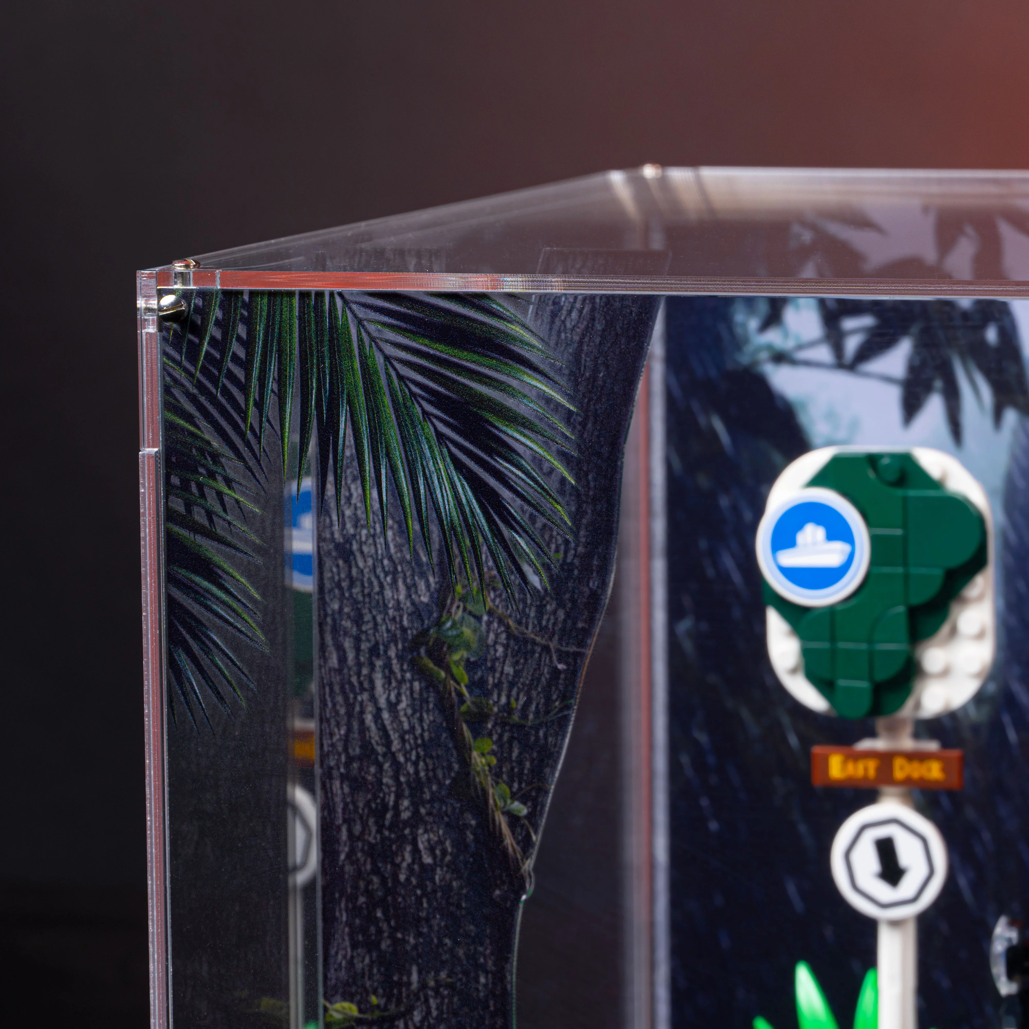 Limited Edition Display Case for LEGO® Jurassic Park Jeep® Wrangler (77984) - Image 6