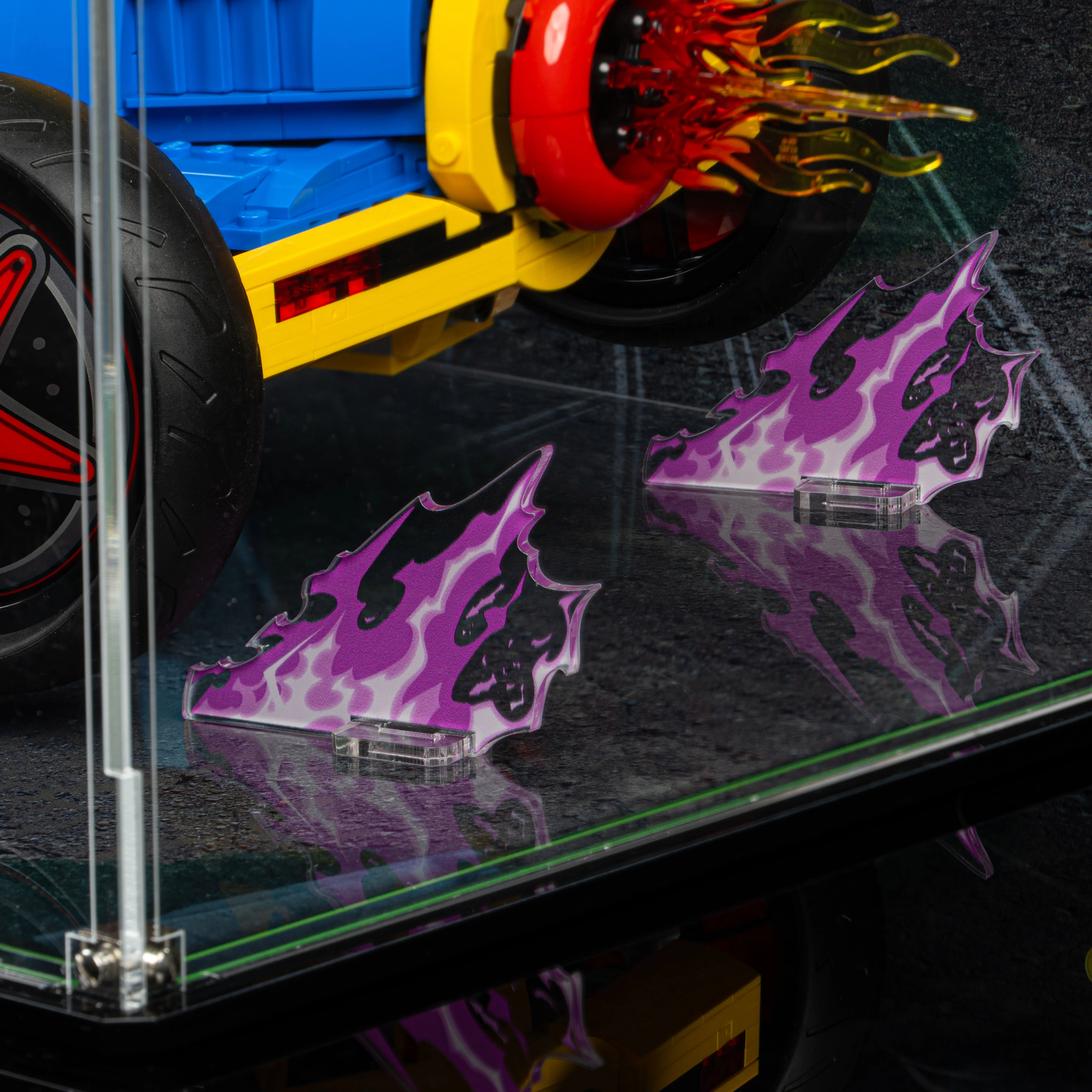 Limited Edition Display Case for LEGO® Mario Kart™ Luigi & Mach 8 (72050) - Image 14