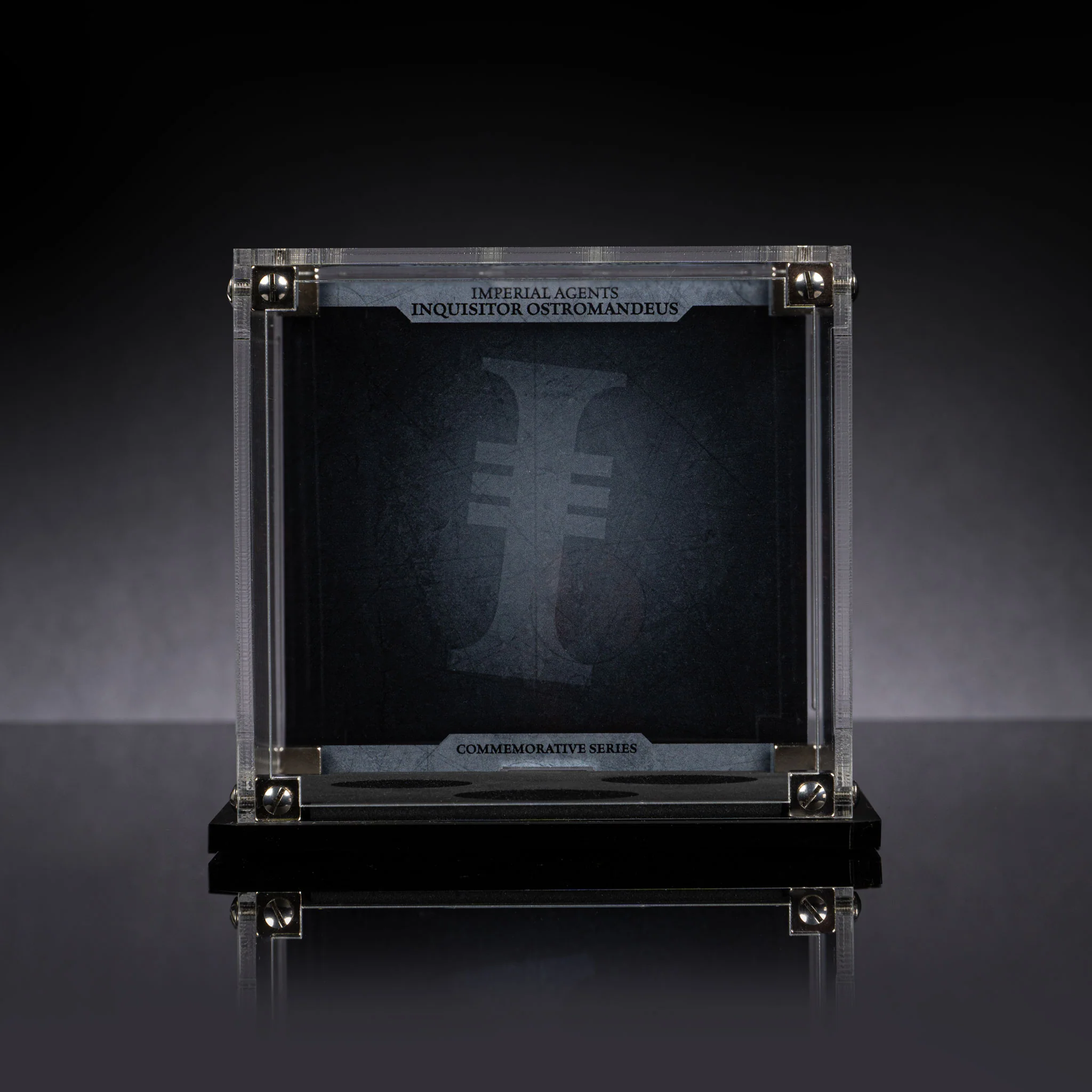Display Case for Warhammer®+ Imperial Agents - Inquisitor Ostramandeus - Image 2